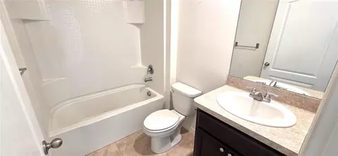 Bath - 156 Eagleview Loop, Davenport, FL 33837 photo 3 of 4