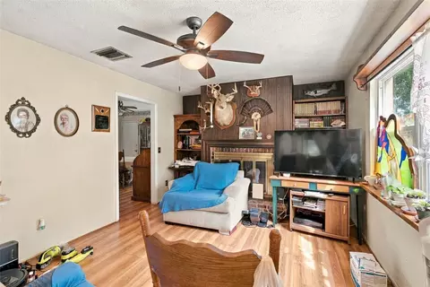 Living - 2647 Mcintosh Rd, Dover, FL 33527 photo 1 of 1