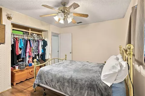 Bedroom - 2647 Mcintosh Rd, Dover, FL 33527 photo 4 of 4