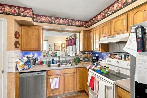 Kitchen - 2647 Mcintosh Rd, Dover, FL 33527 photo 2 of 3