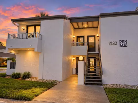 2132 Lakewood Club Dr S #8B, Saint Petersburg, FL 33712