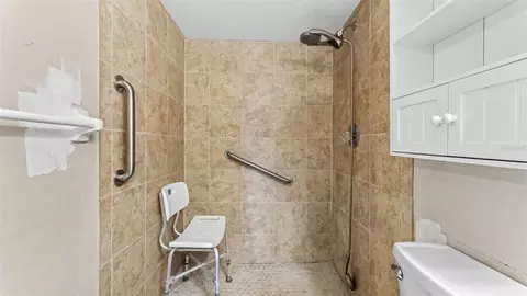 Bath - 3108 Elderwood Pl, Seffner, FL 33584 photo 2 of 4