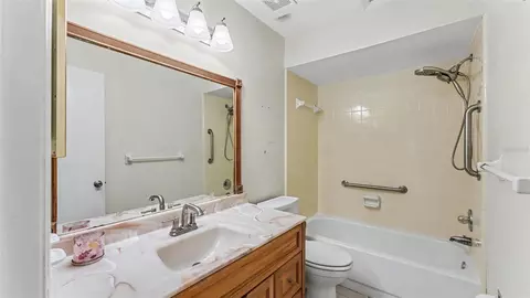 Bath - 3108 Elderwood Pl, Seffner, FL 33584 photo 3 of 4
