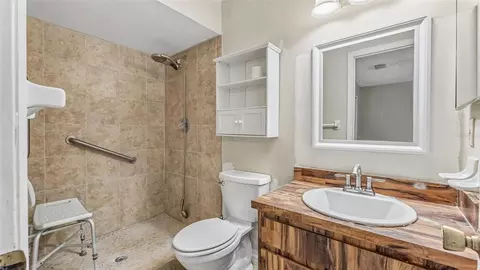Bath - 3108 Elderwood Pl, Seffner, FL 33584 photo 1 of 4