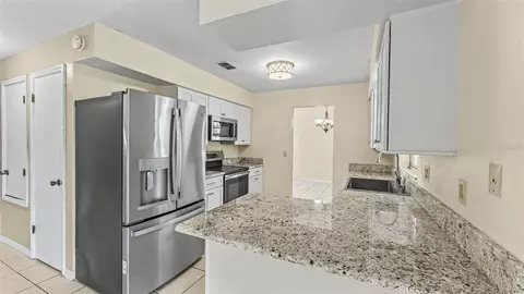 Kitchen - 3108 Elderwood Pl, Seffner, FL 33584 photo 3 of 4