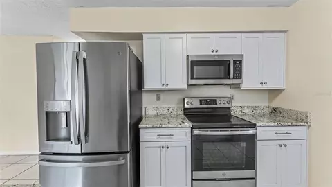 Kitchen - 3108 Elderwood Pl, Seffner, FL 33584 photo 4 of 4