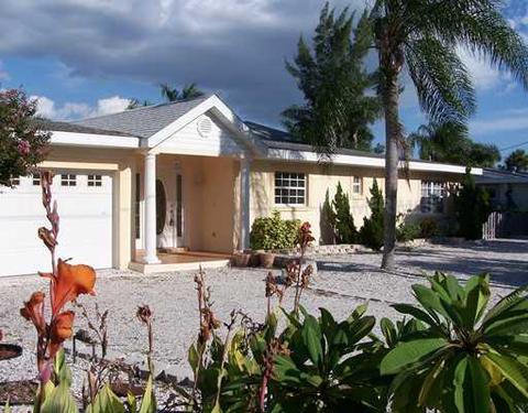 235 85th St, Holmes Beach, FL 34217 photo 1