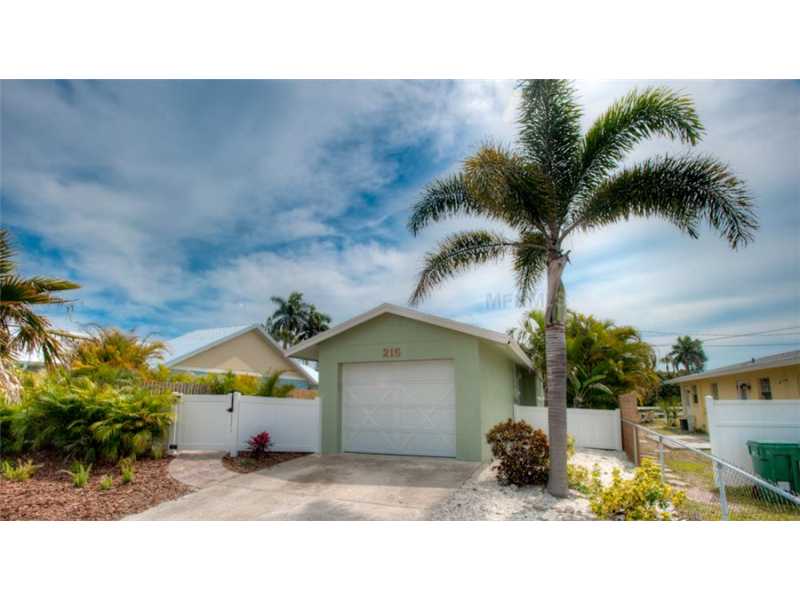 215 66th St, Holmes Beach, FL 34217 photo 1