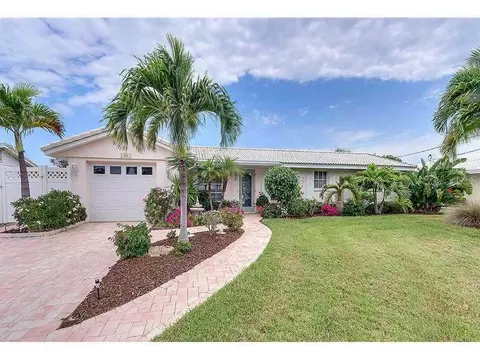 526 68th St, Holmes Beach, FL 34217 photo 1
