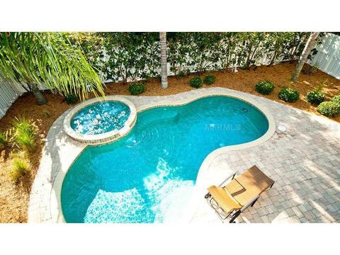 213 65th St, Holmes Beach, FL 34217 photo 1