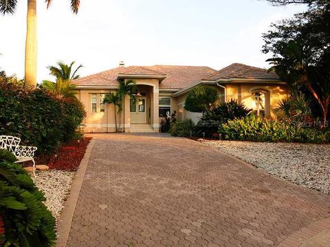 536 70th St, Holmes Beach, FL 34217 photo 1