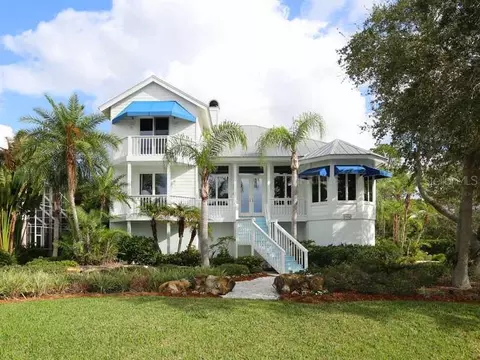 752 Eagle Point Dr, Venice, FL 34285 photo 1