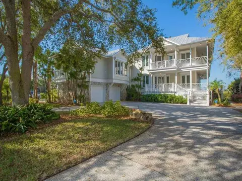 749 Eagle Point Dr, Venice, FL 34285 photo 1