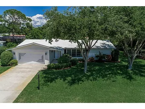 833 Robert St, Venice, FL 34285 photo 1