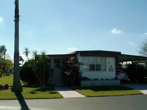 565 Walnut Cir, Venice, FL 34285 photo 1