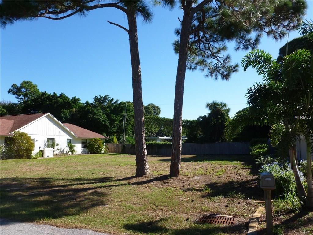 927 Circle Dr, Venice, FL 34285 photo 1