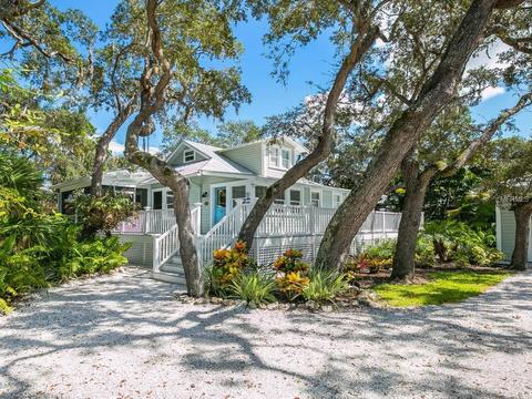 732 Eagle Point Dr, Venice, FL 34285 photo 1