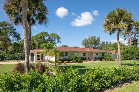 329 Aurora St E, Venice, FL 34285 photo 1