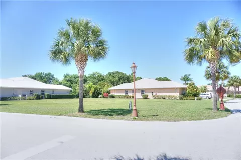 355 Turtleback Xing, Venice, FL 34292 photo 1