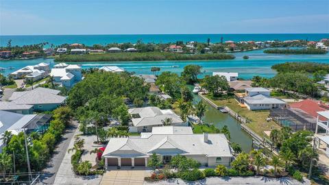 607 Bayshore Rd, Nokomis, FL 34275