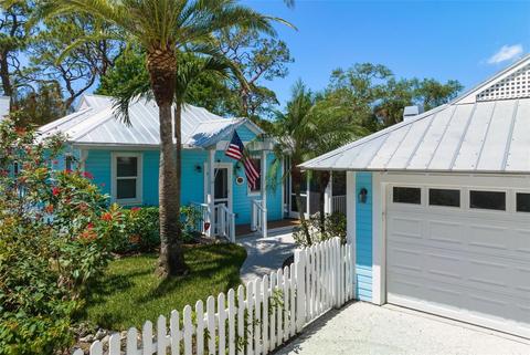 758 Eagle Point Dr, Venice, FL 34285 photo 1