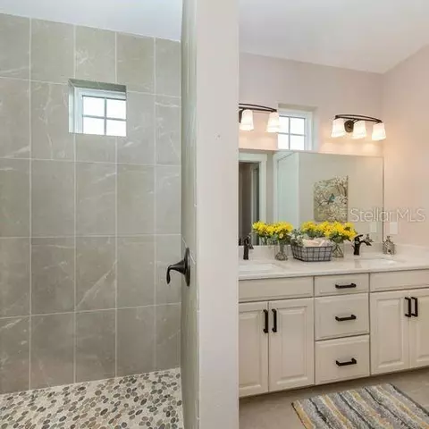 Bath - 930 E Venice Ave, Venice, FL 34285 photo 2 of 2