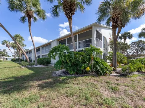 200 Silver Lake Dr #201, Venice, FL 34292