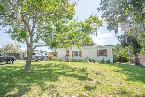 31608 Alane Ct, Tavares, FL 32778