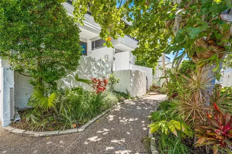 1555 Tarpon Center Dr #208, Venice, FL 34285