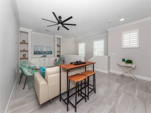 Living - 934 E Venice Ave, Venice, FL 34285 photo 2 of 3
