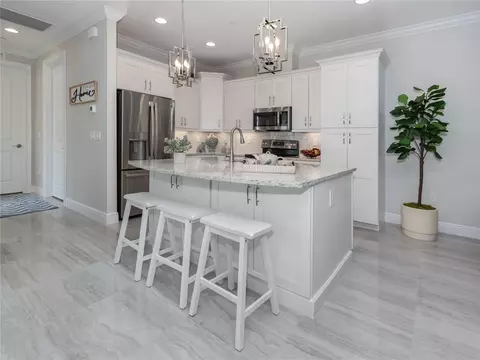 Kitchen - 934 E Venice Ave, Venice, FL 34285 photo 2 of 3