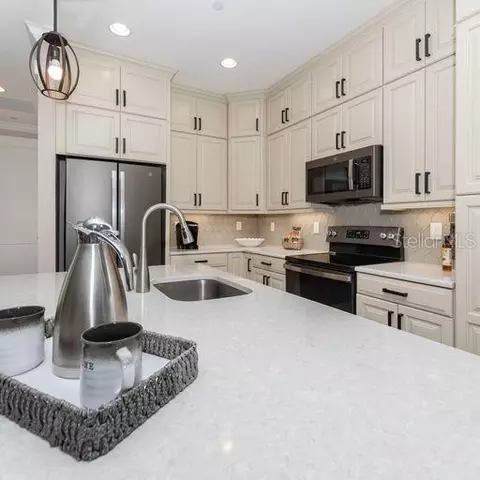 Kitchen - 938 E Venice Ave, Venice, FL 34285 photo 1 of 1