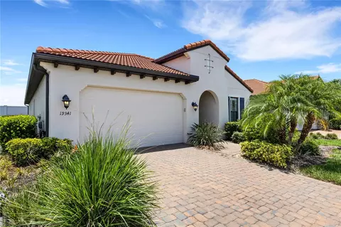 19341 Nearpoint Dr, Venice, FL 34292
