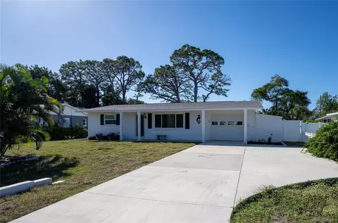 736 Golf Dr, Venice, FL 34285