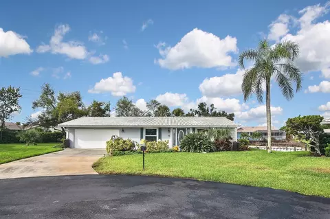 48 Oakwood Dr N, Englewood, FL 34223