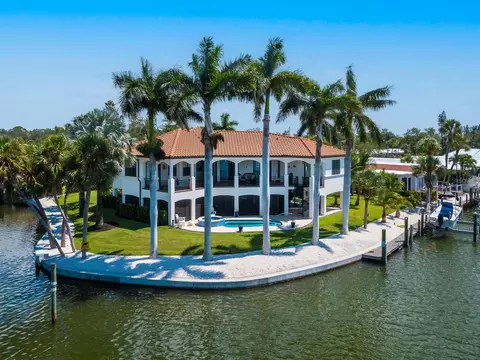 521 Albee Rd W, Nokomis, FL 34275