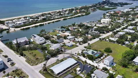 100 Bayshore Rd #A, Nokomis, FL 34275