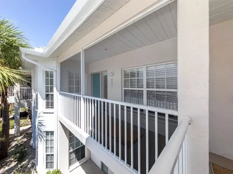 872 Saranac Lake Dr #205, Venice, FL 34292