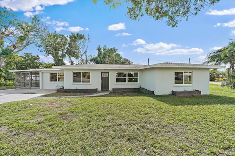 402 Bay Point Ave, Nokomis, FL 34275