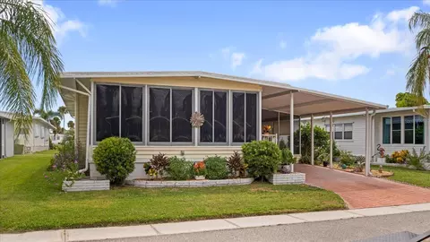 560 Oriental Poppy Dr, Venice, FL 34293