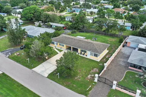 312 Parkside Dr, Venice, FL 34285