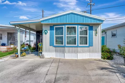 127 Park Dr N, Venice, FL 34285