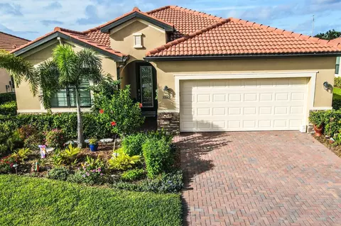 10129 Colubrina Dr, Venice, FL 34293