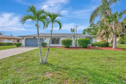 704 S Gondola Dr, Venice, FL 34293