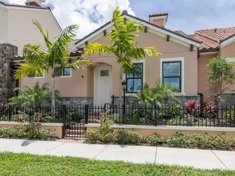918 E Venice Ave #16, Venice, FL 34285