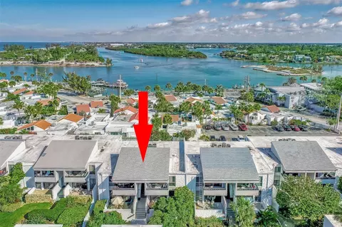 1555 Tarpon Center Dr #111, Venice, FL 34285