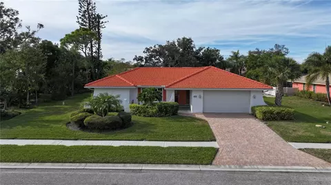 1077 Ruisdael Cir, Nokomis, FL 34275