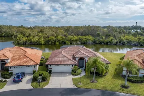 1944 Cove Pointe Dr, Venice, FL 34293