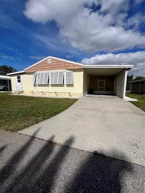 10 Castle Dr, Nokomis, FL 34275