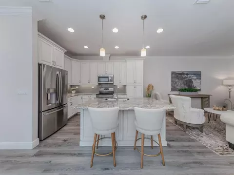 Kitchen - 922 E Venice Ave, Venice, FL 34285 photo 1 of 3